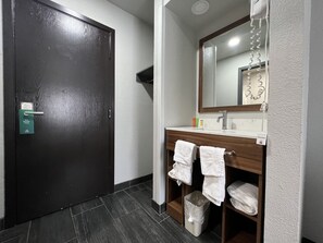 書桌、遮光布/窗簾、熨斗/熨衣板、免費無線上網