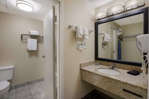 Combined shower/tub, deep soaking tub, free toiletries, hair dryer