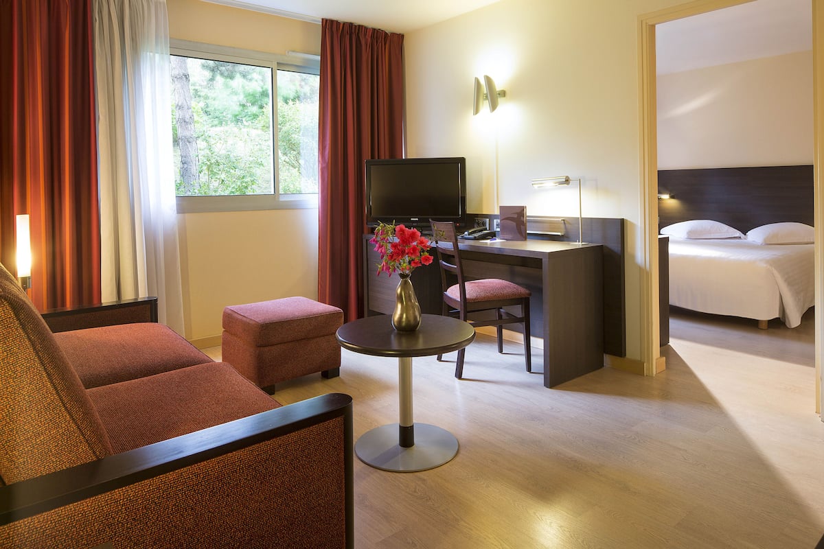 Junior Suite (Comfort) | In-room safe, desk, blackout curtains, soundproofing