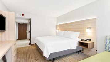 Standard Room, 1 King Bed, Roll-in Shower (Mobility Accessible) | In-room safe, blackout curtains, iron/ironing board, free WiFi