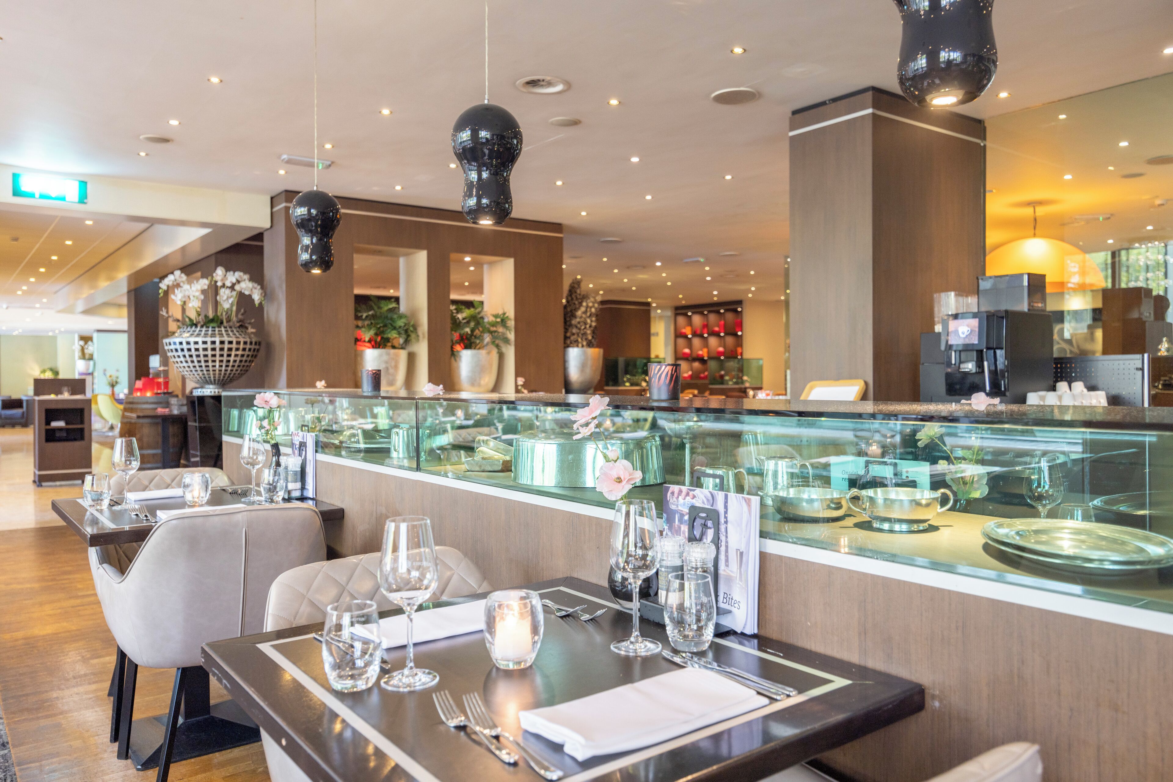 breakfast, lunch and dinner served