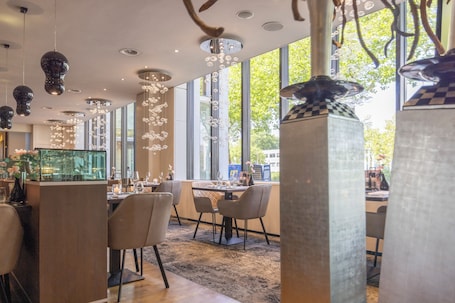 Breakfast, lunch and dinner served . Fletcher Hotel - Restaurant Nieuwegein - Utrecht