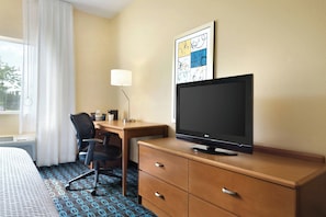 Room, 1 Queen Bed, Non Smoking | Pillowtop beds, desk, iron/ironing board, free cribs/infant beds