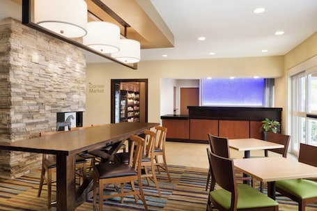 Lobby lounge. Fairfield Inn by Marriott Kankakee Bourbonnais