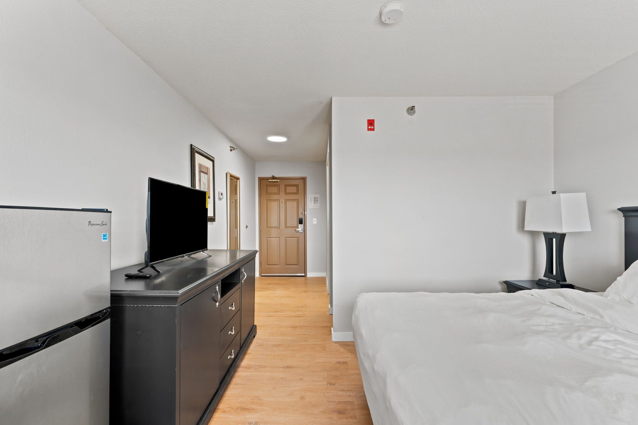 Habitación individual | Ropa de cama de alta calidad y escritorio