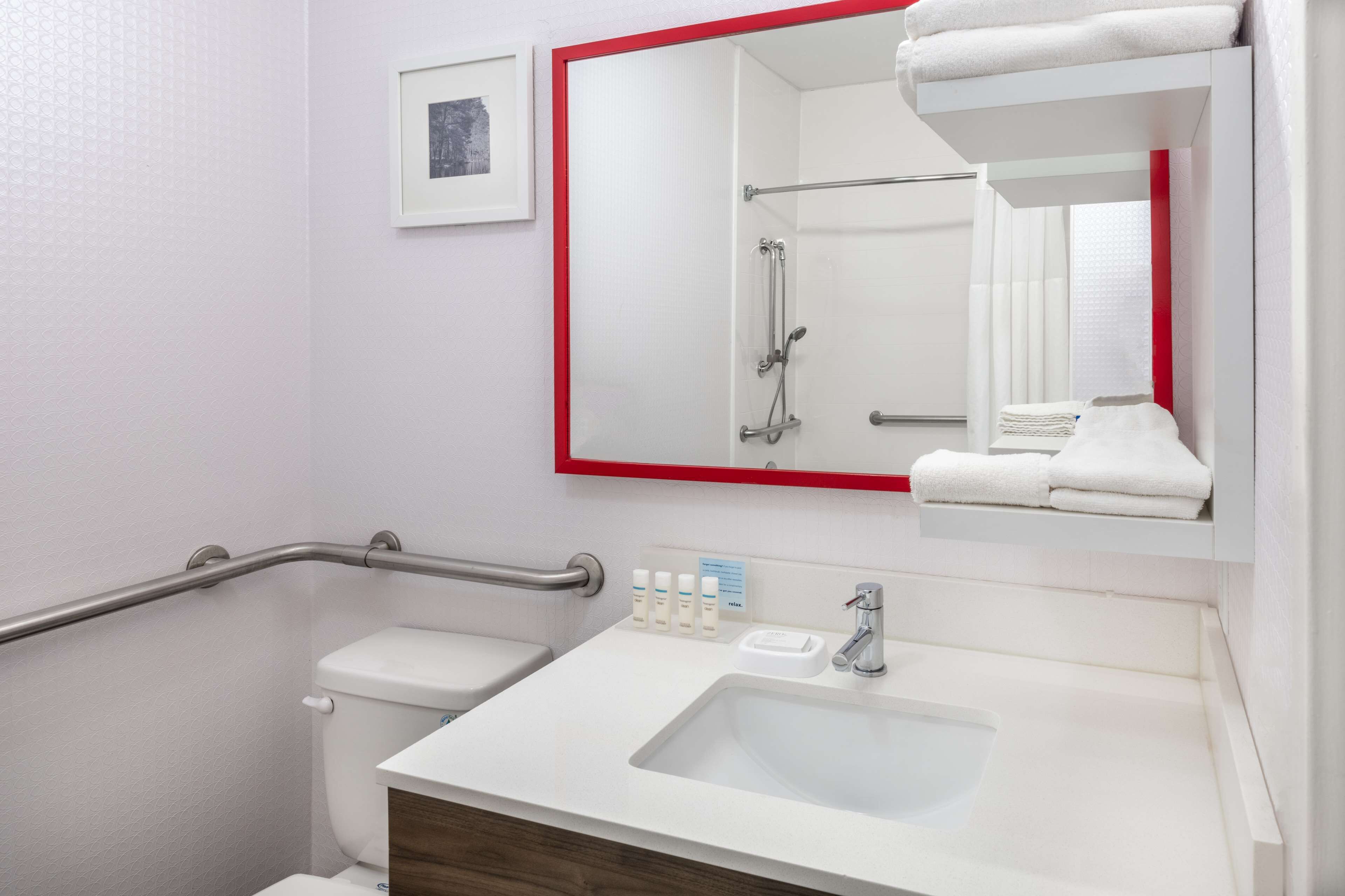 room, accessible | bathroom | combined shower/bathtub, hair dryer, towels, soap