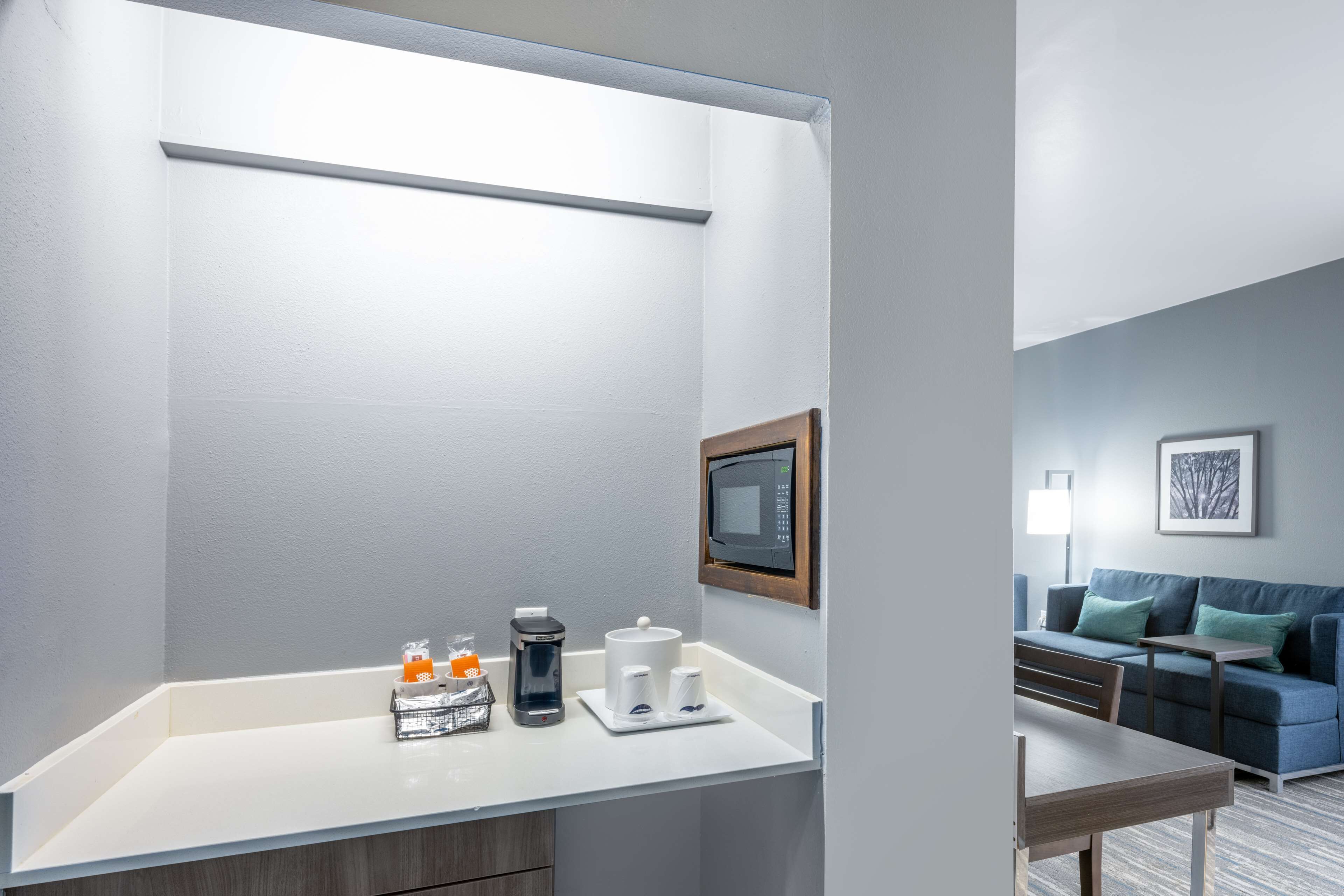 Room | Living area | 50-inch LCD TV with cable channels, TV