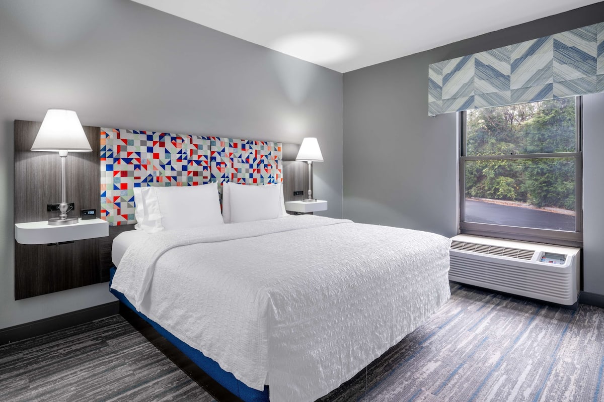 Room | Iron/ironing board, free cribs/infant beds, rollaway beds, free WiFi