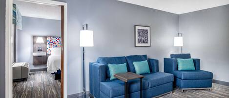 Junior-Suite, 1 King-Bett, Nichtraucher | Wohnbereich