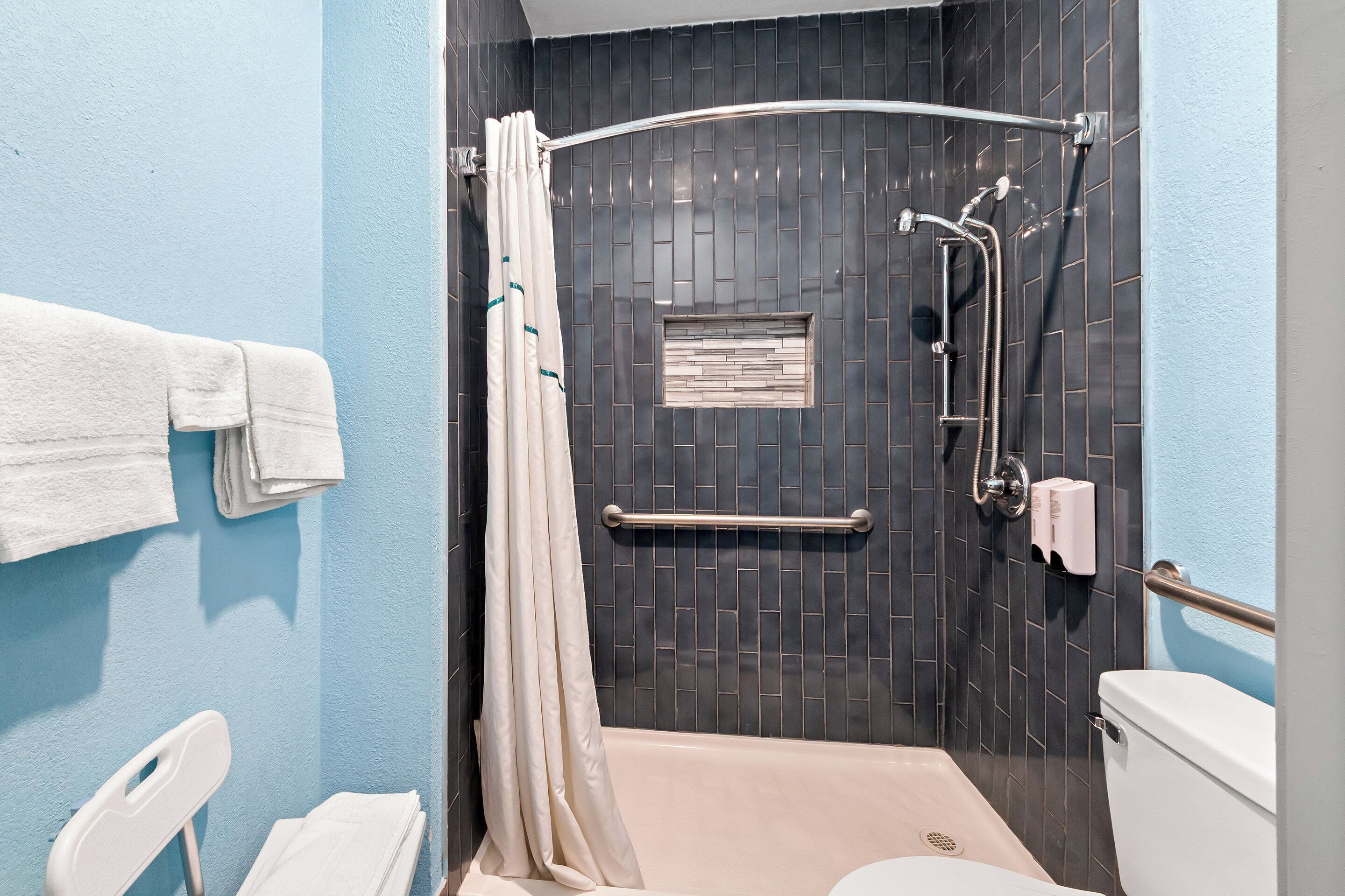 Foto - HomeTowne Studios by Red Roof San Antonio E - Frost Bank Center