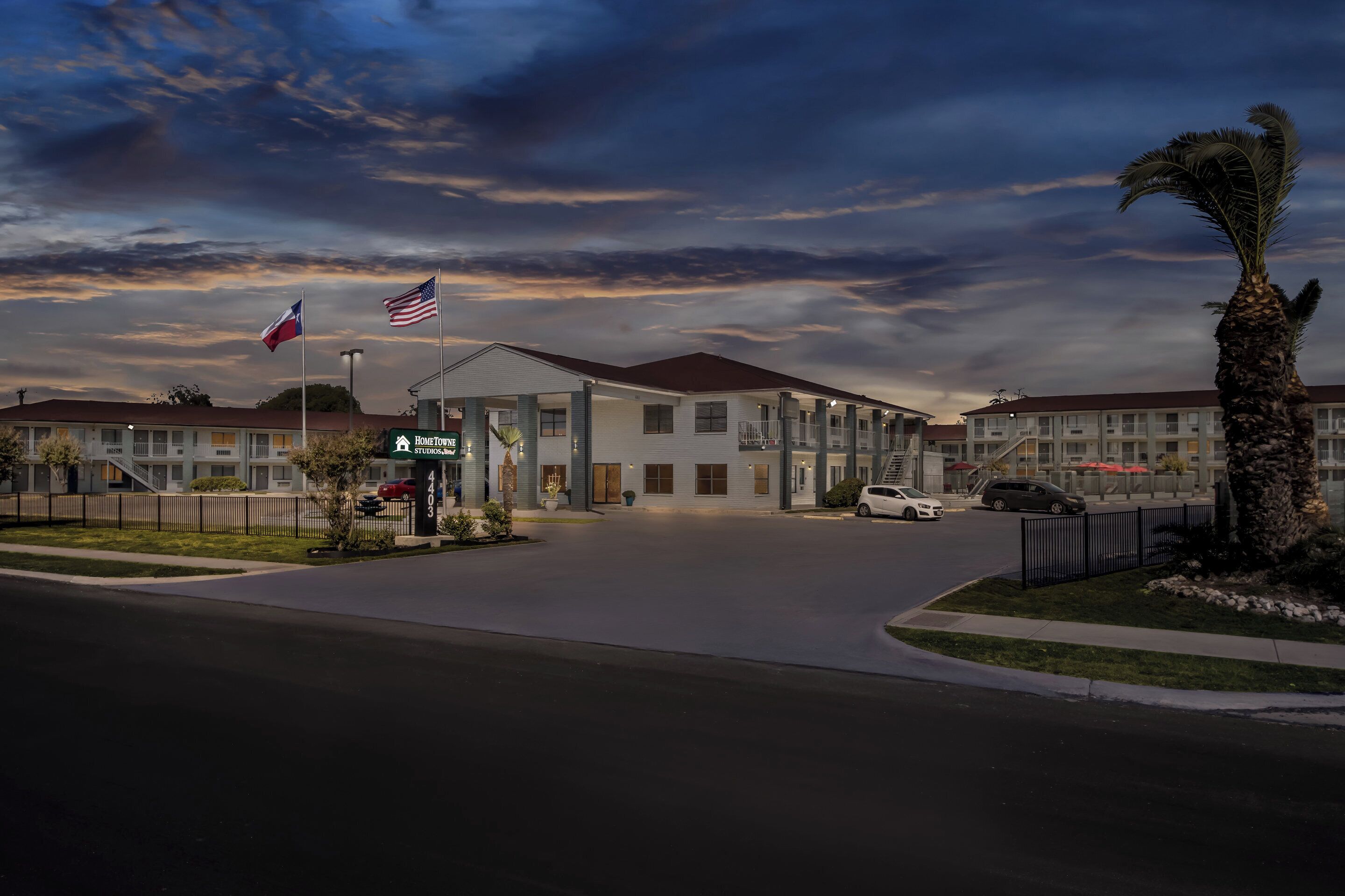 Foto - HomeTowne Studios by Red Roof San Antonio E - Frost Bank Center