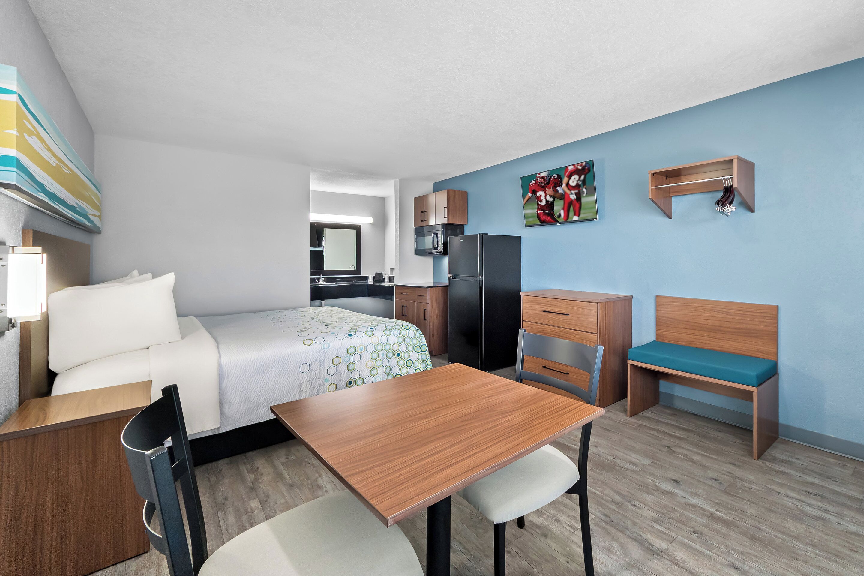 Foto - HomeTowne Studios by Red Roof San Antonio E - Frost Bank Center