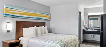 HomeTowne Studios by Red Roof San Antonio E - Frost Bank Center