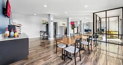 HomeTowne Studios San Antonio E - Frost Bank Center