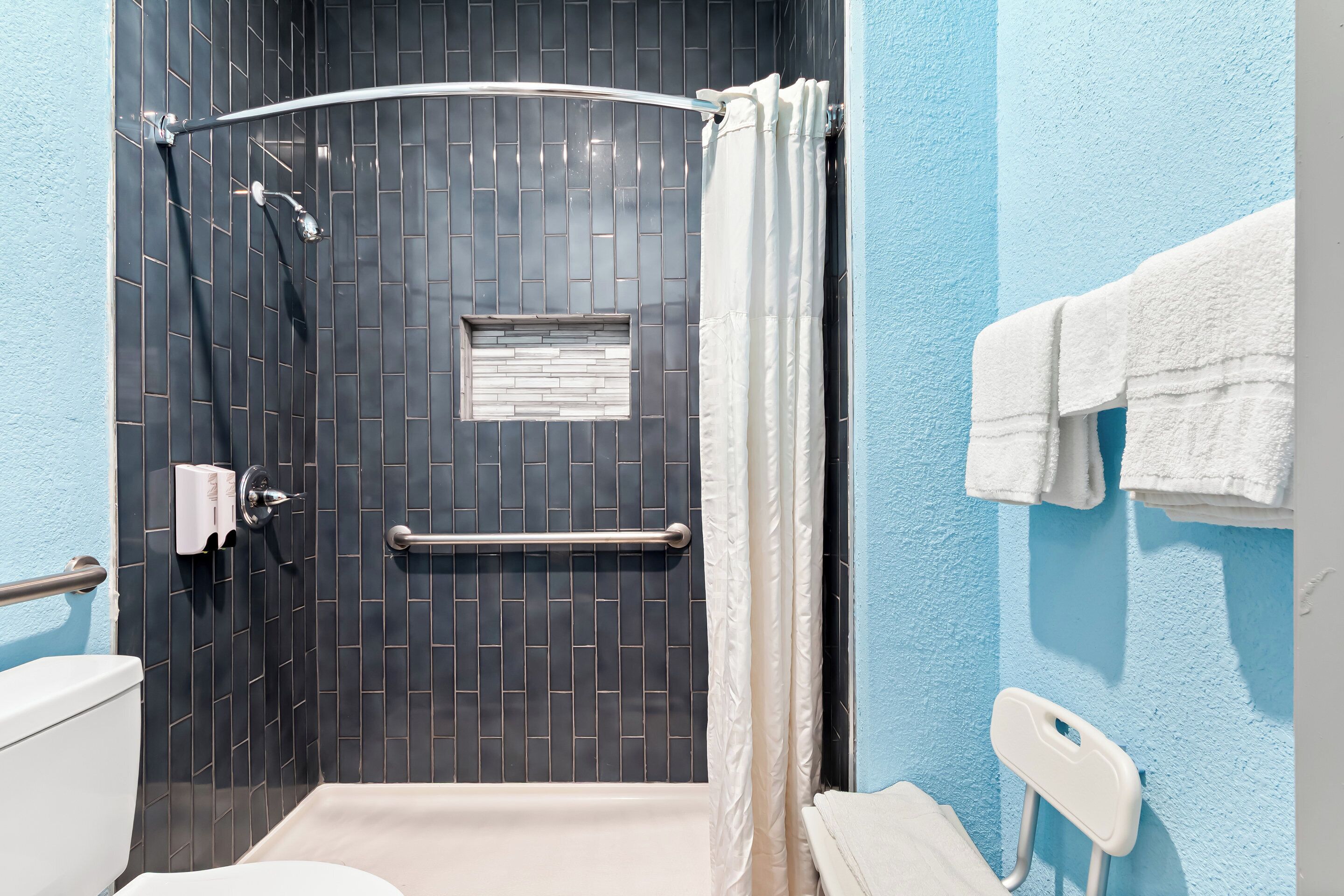 Foto - HomeTowne Studios by Red Roof San Antonio E - Frost Bank Center