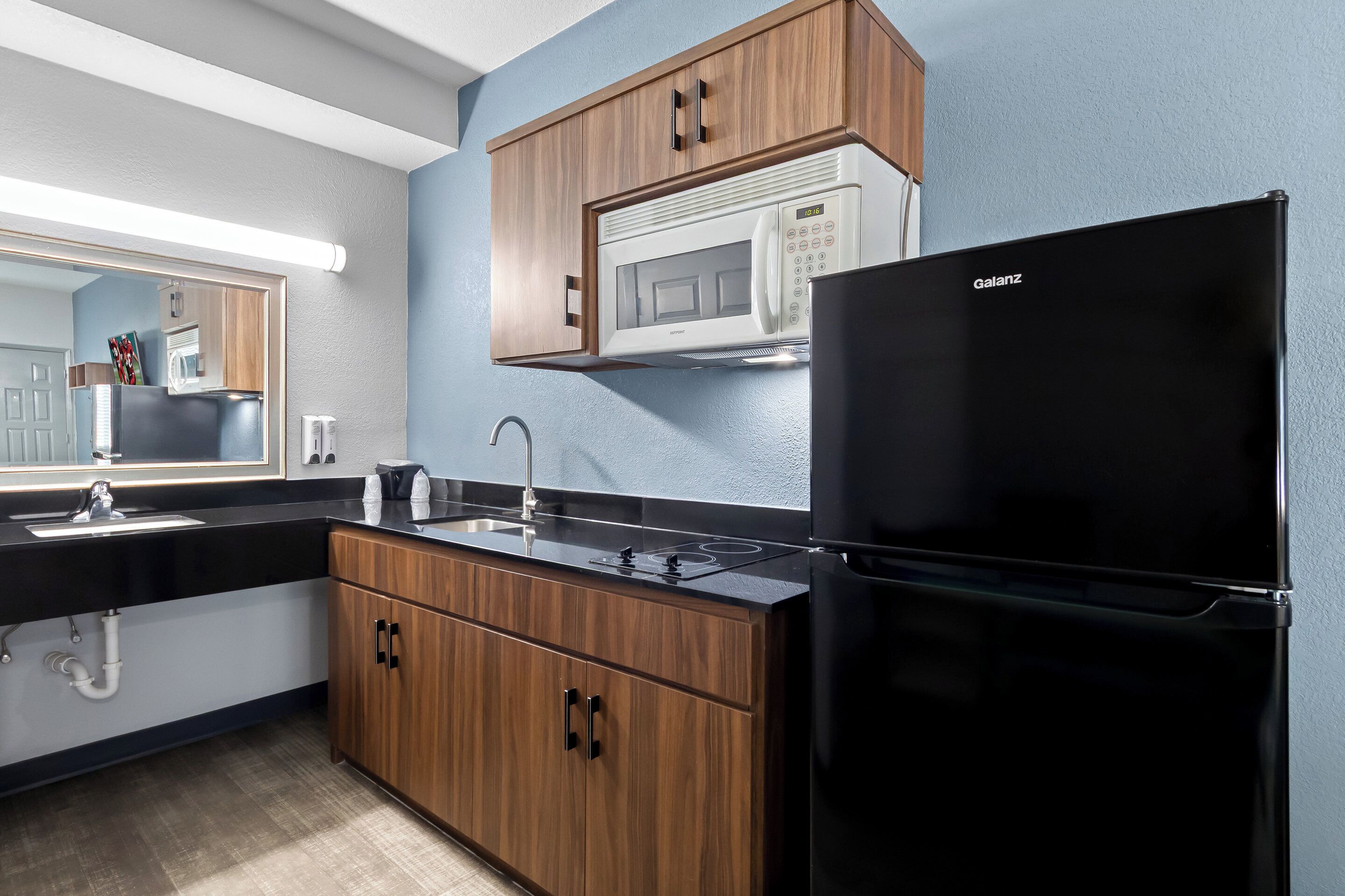 Foto - HomeTowne Studios by Red Roof San Antonio E - Frost Bank Center