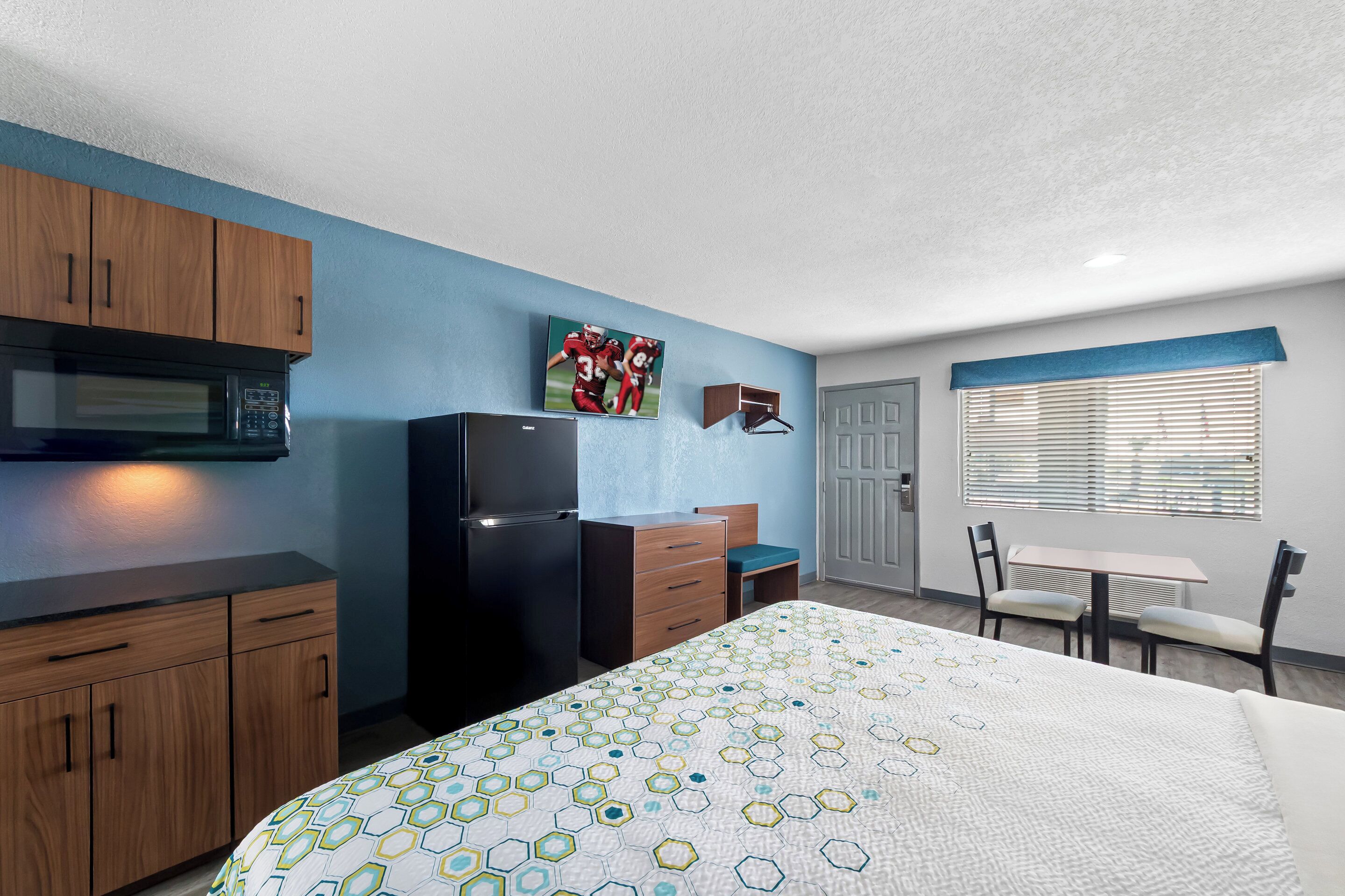 Foto - HomeTowne Studios by Red Roof San Antonio E - Frost Bank Center