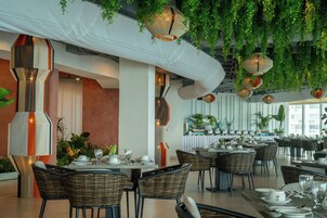 Daily buffet breakfast for a fee