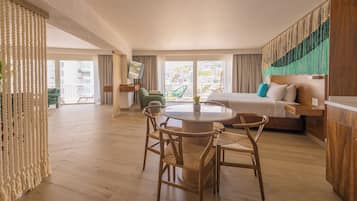 Royal Suite King Partial Ocean View | 餐厅