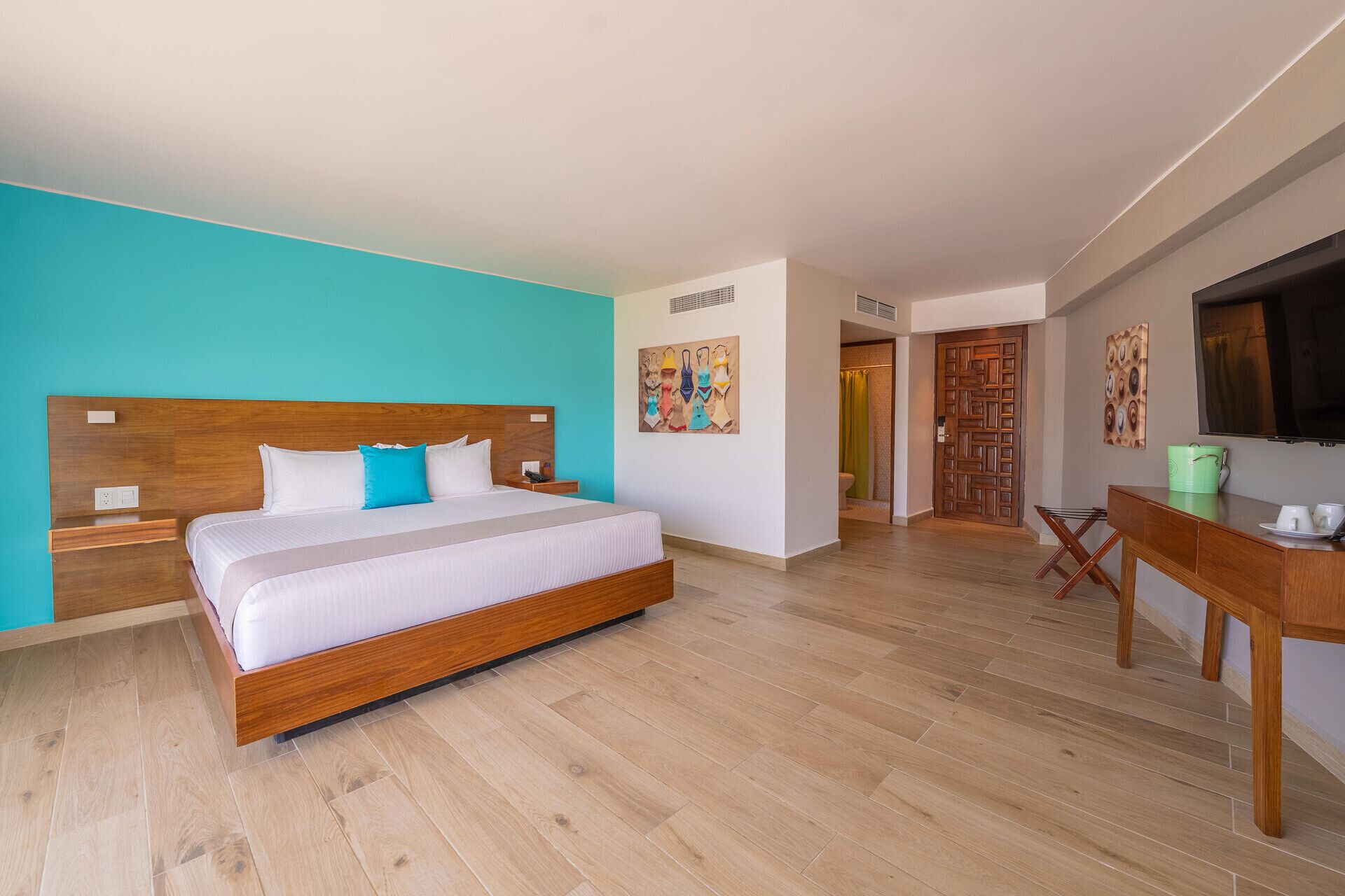 Premium bedding, in-room safe, blackout drapes, iron/ironing board