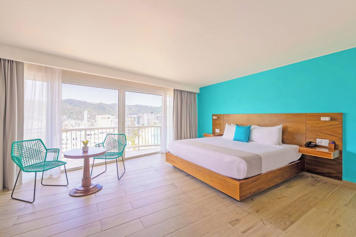 Confort King Partial Ocean View | 高級寢具、客房內保險箱、遮光布/窗簾、熨斗/熨衣板