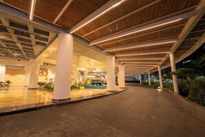 Vista frontal de la propiedad