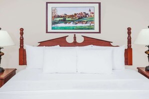 Standard-huone, 1 suuri parisänky, esteetön | Pillowtop-patjalliset sängyt, työpöytä