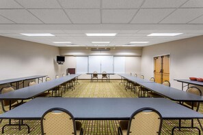 Meeting facility - Baymont by Wyndham Elkhart (Elkhart)