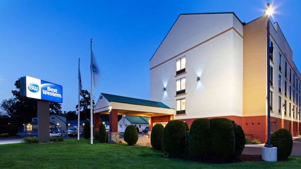 A Best Western hotel with a modern design, featuring a large building with multiple windows and a well-lit entrance. - Best Western Springfield West Inn (West Springfield)