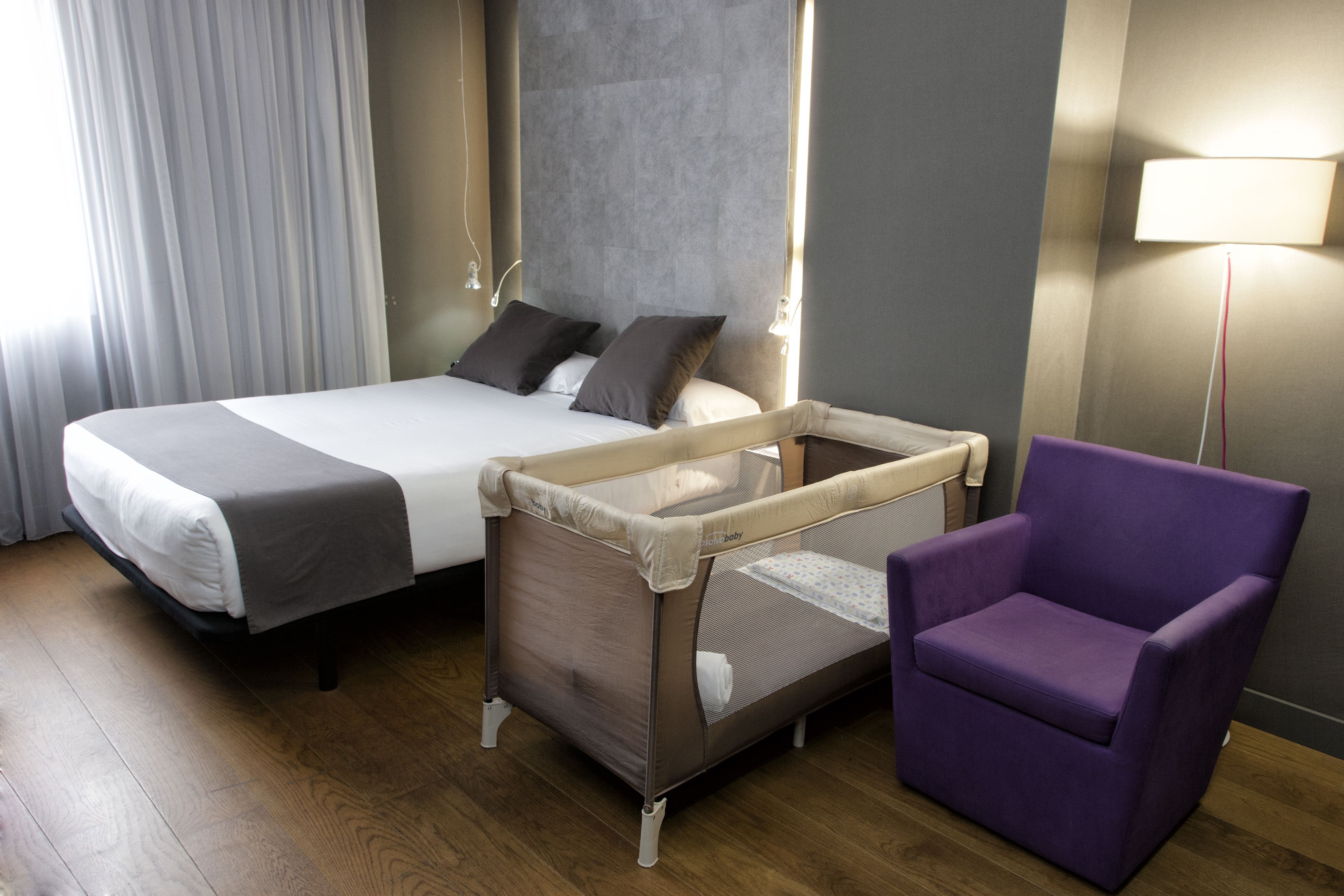 triple room | minibar, in-room safe, desk, laptop workspace