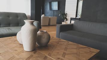 Coin salon dans le hall