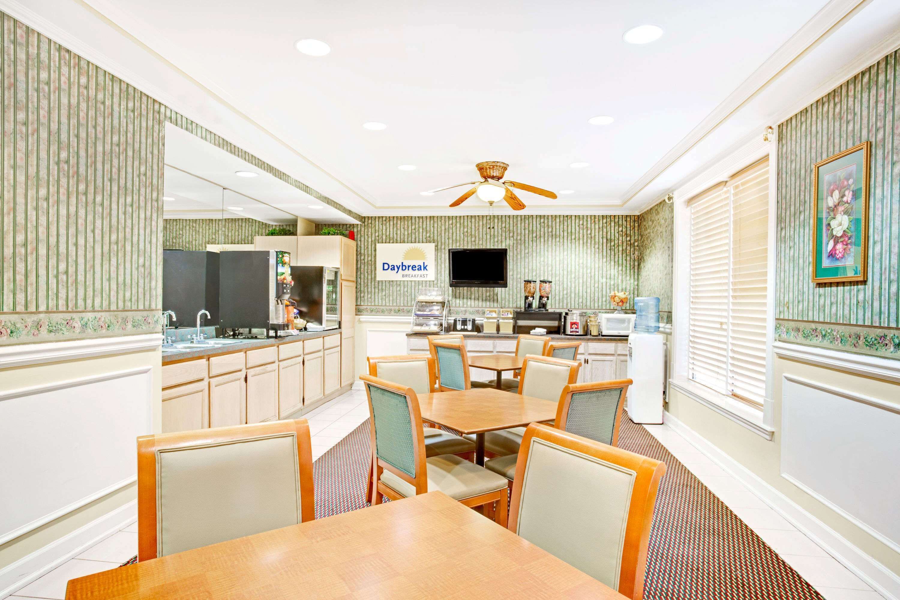 Gratis kontinental frukost varje dag 