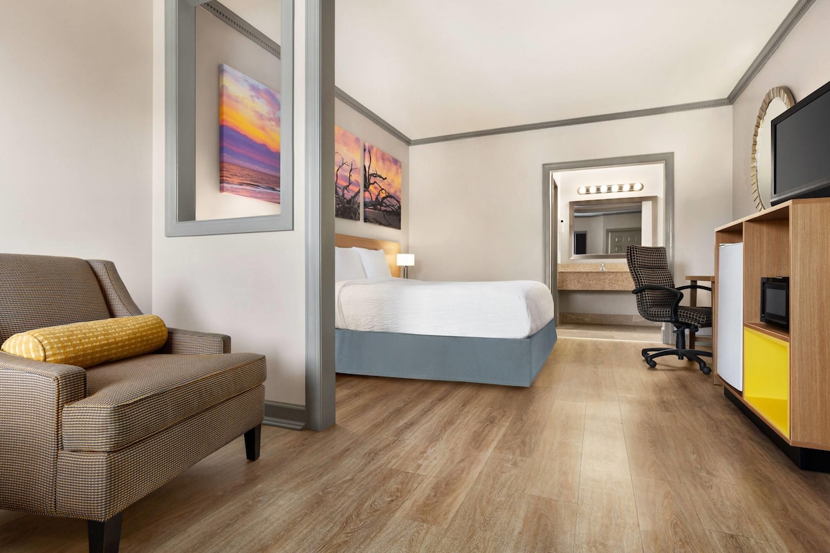 Standard Room, 1 King Bed