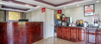 埃弗格林伊克諾套房酒店  