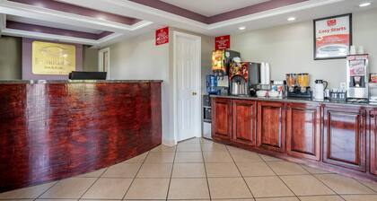 Econo Lodge Inn & Suites Evergreen