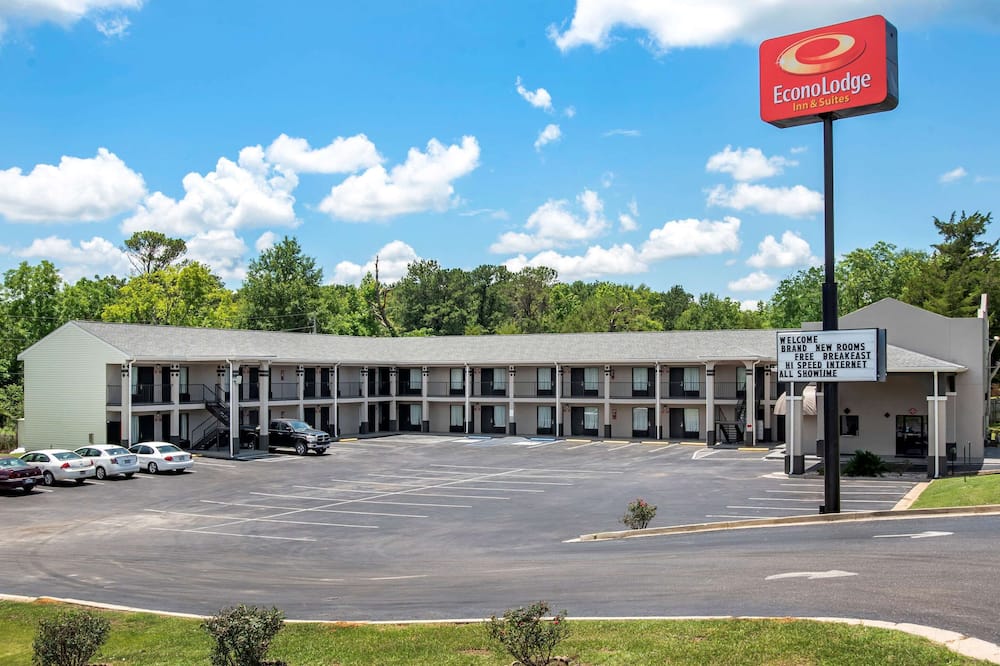 Econo Lodge Inn & Suites
