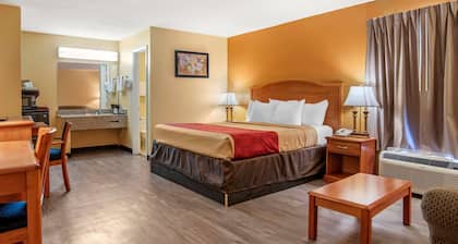 Econo Lodge Inn & Suites