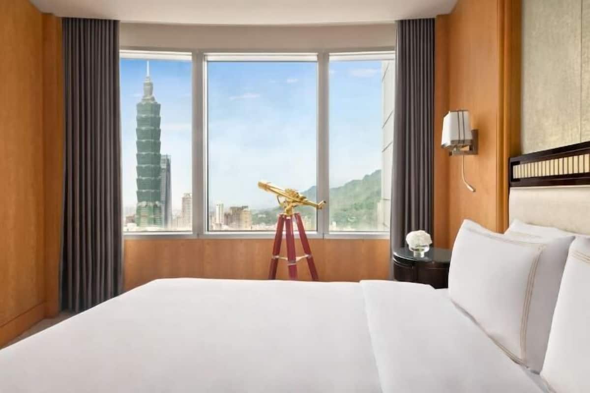 1 bedroom, premium bedding, down duvets, Select Comfort beds