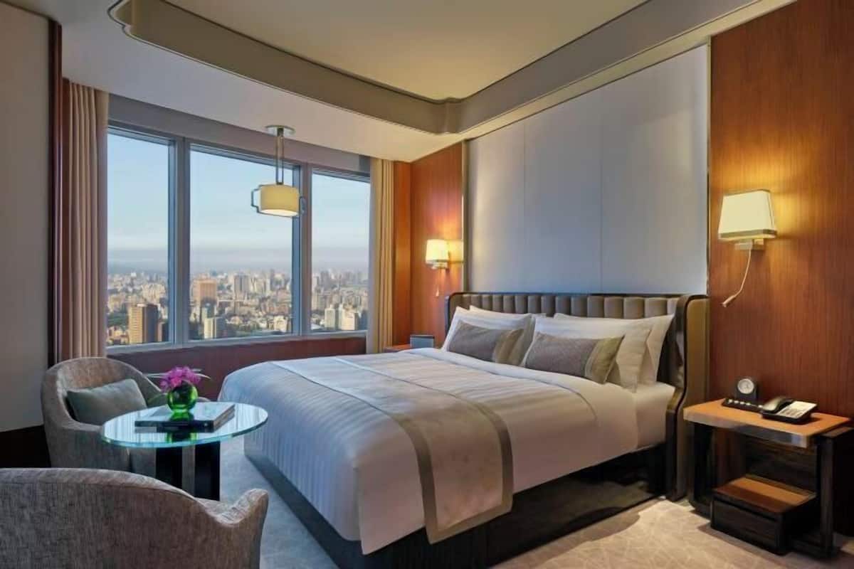 1 bedroom, premium bedding, down duvets, Select Comfort beds