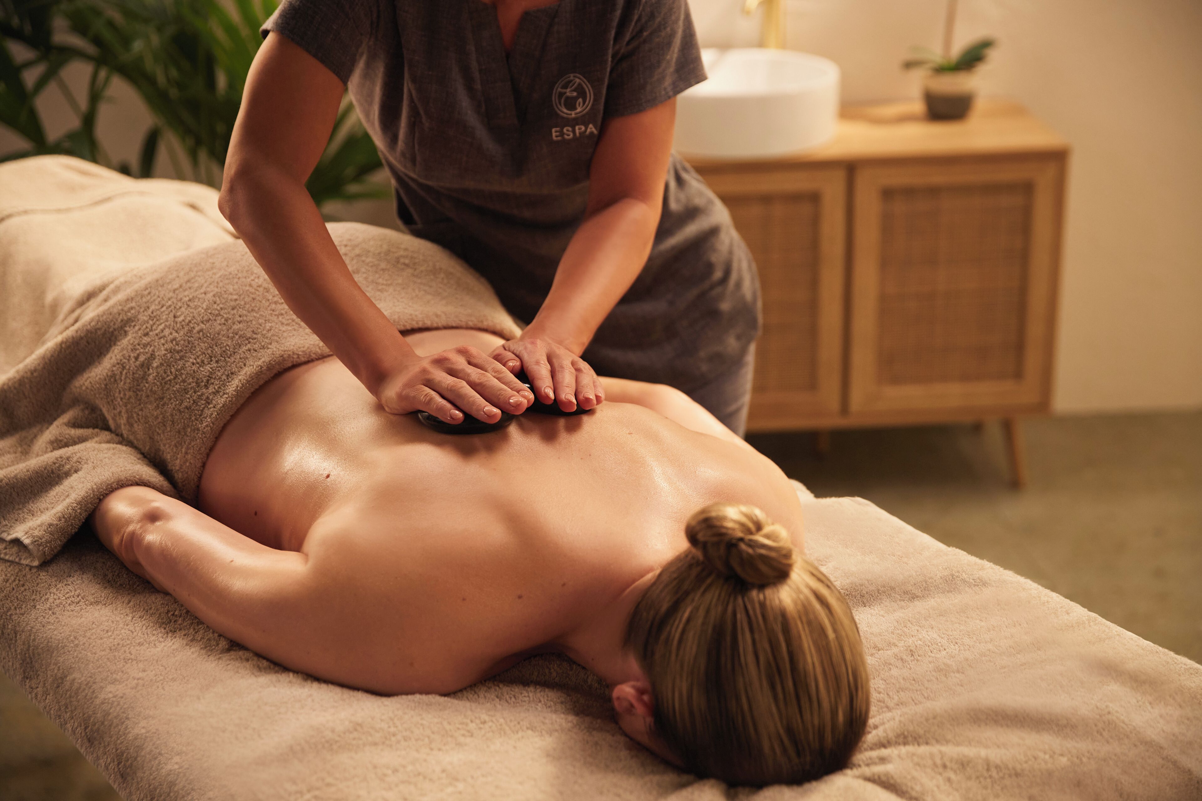 Couples treatment rooms, body treatments, aromatherapy, body wraps
