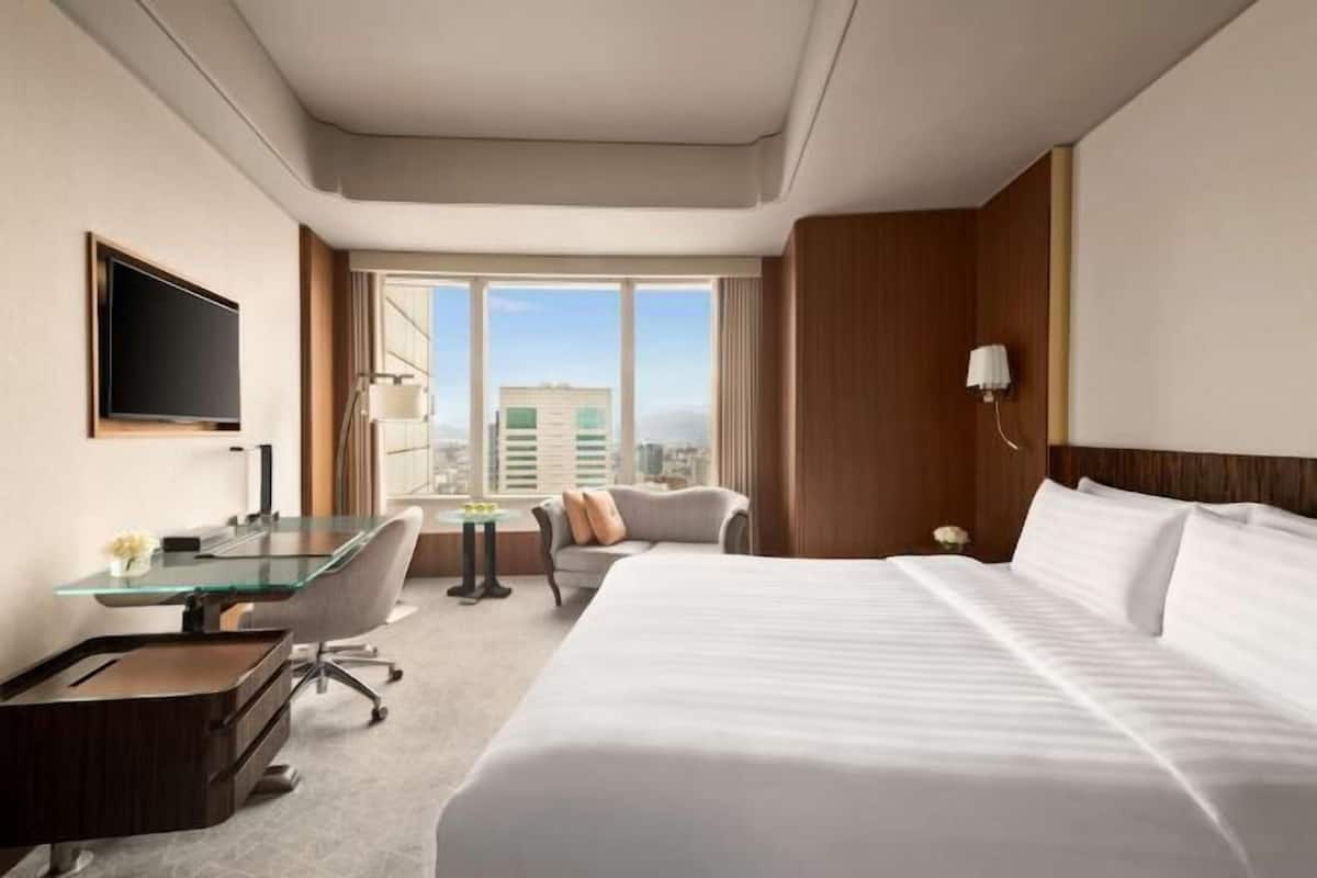 1 bedroom, premium bedding, down duvets, Select Comfort beds