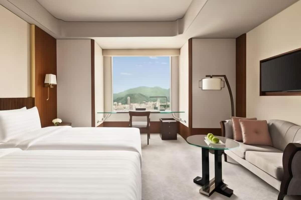 1 bedroom, premium bedding, down duvets, Select Comfort beds