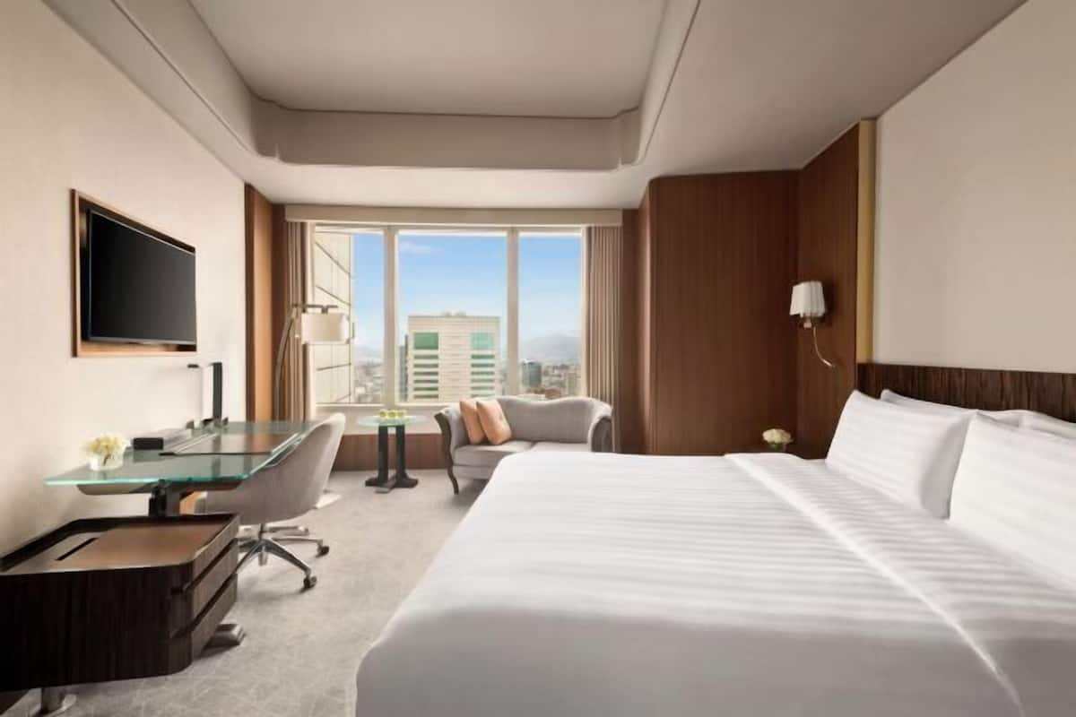 1 bedroom, premium bedding, down duvets, Select Comfort beds