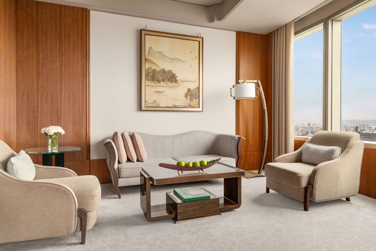 1 bedroom, premium bedding, down comforters, Select Comfort beds