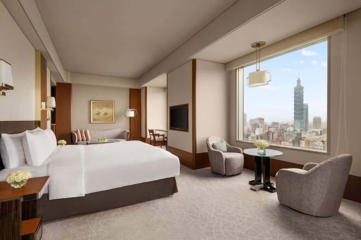 1 bedroom, premium bedding, down duvets, Select Comfort beds