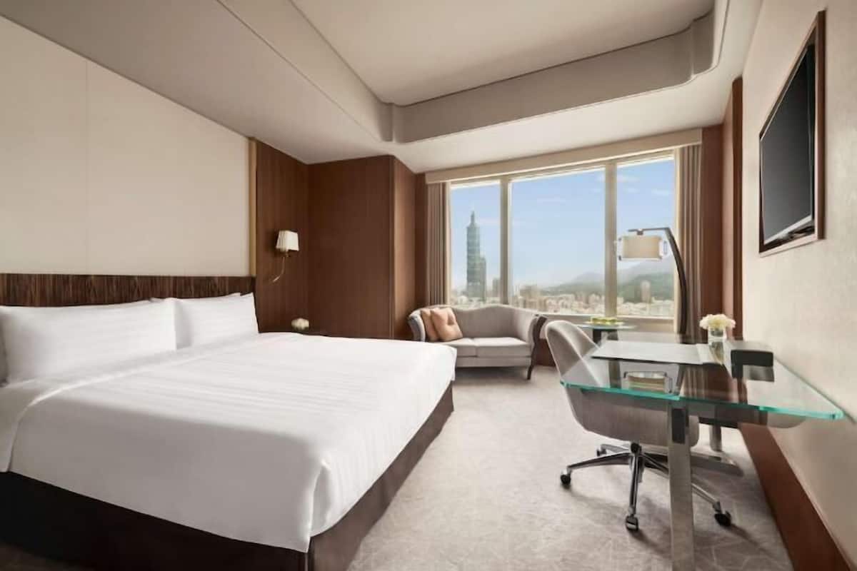 1 bedroom, premium bedding, down duvets, Select Comfort beds