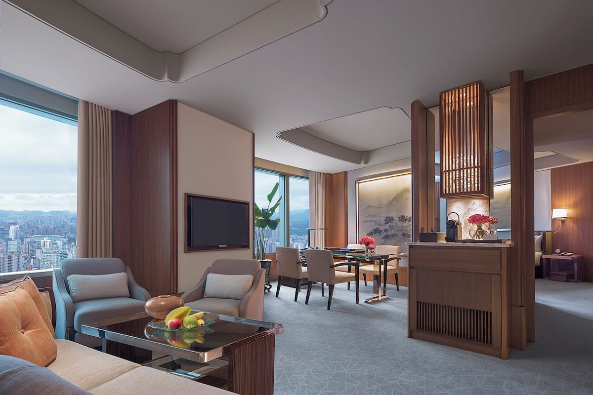 Living area | 40-inch LCD TV with cable channels, TV