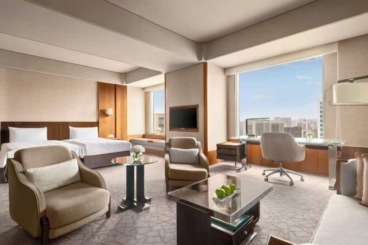 1 bedroom, premium bedding, down duvets, Select Comfort beds