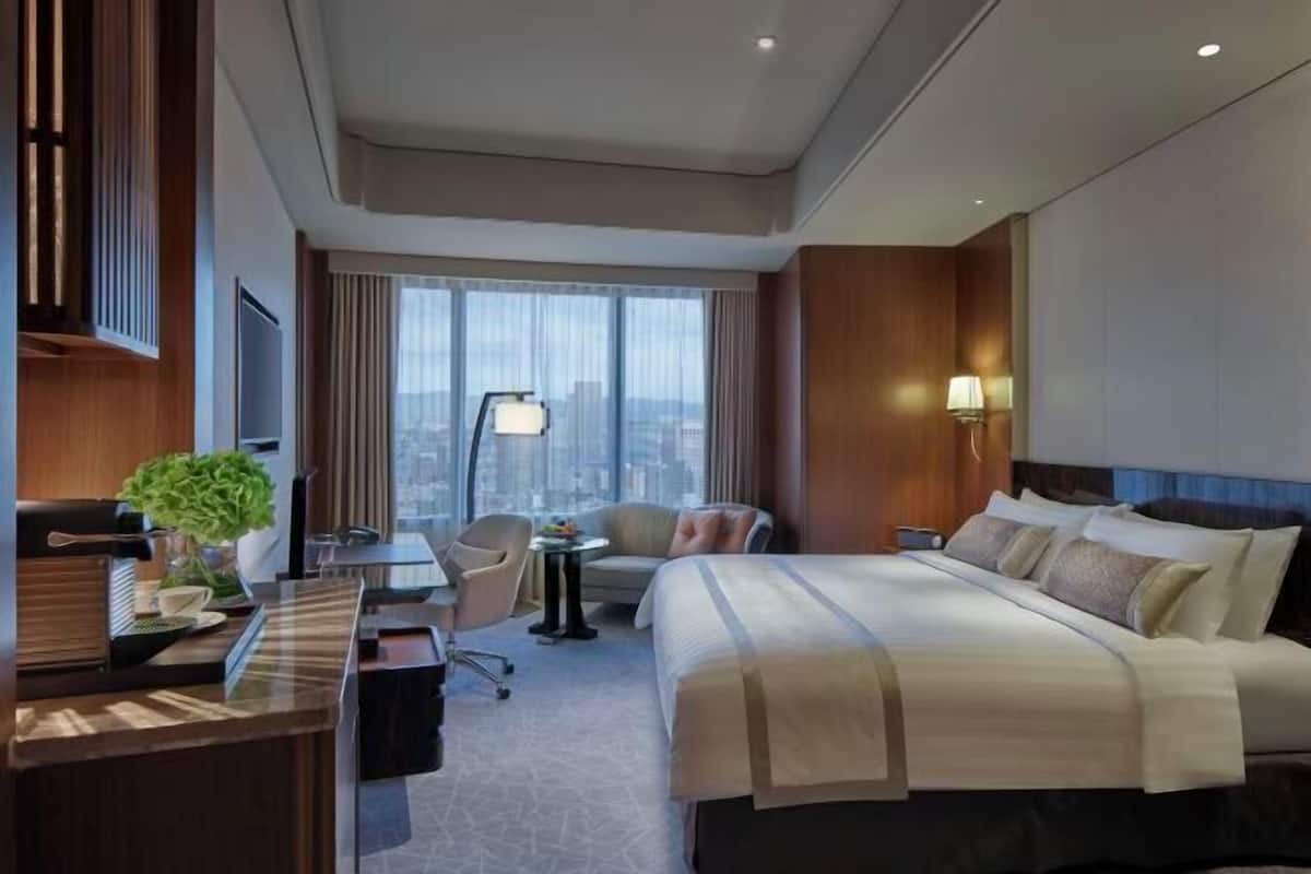 1 bedroom, premium bedding, down duvets, Select Comfort beds