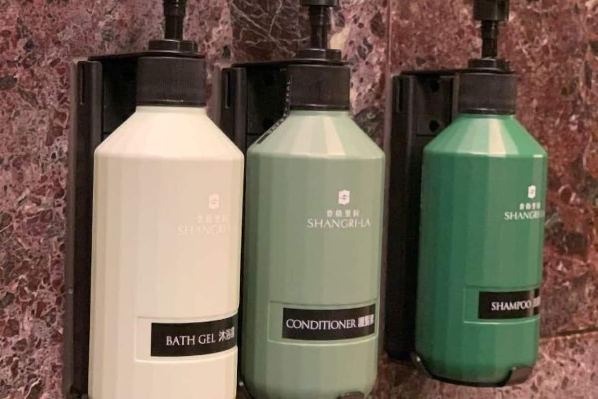 Separate bathtub and shower, free toiletries, hair dryer, bathrobes